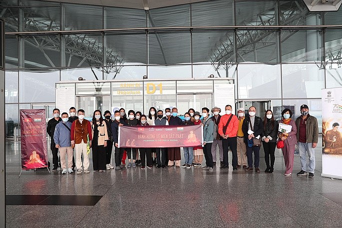 First Vietnamese Tourists Arrive at India After Pandemic Shutdown First Vietnamese Tourists Arrive at India After Pandemic Shutdown