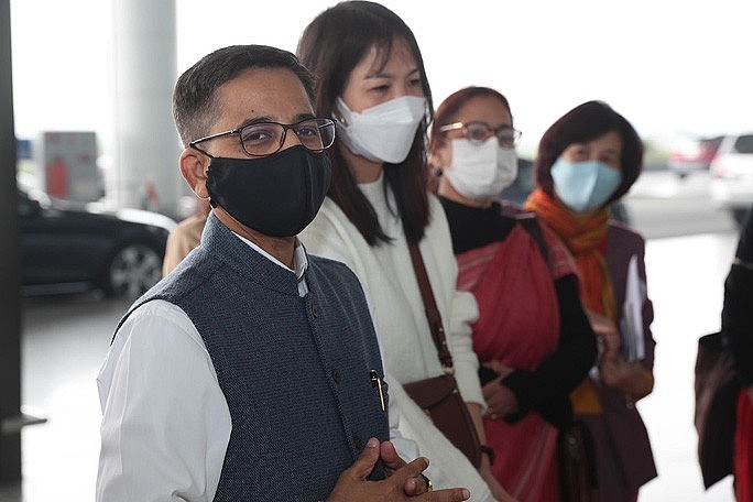 First Vietnamese Tourists Arrive at India After Pandemic Shutdown First Vietnamese Tourists Arrive at India After Pandemic Shutdown