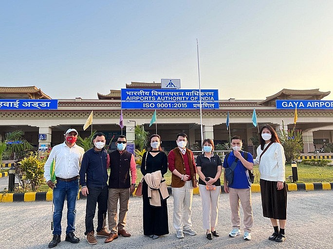First Vietnamese Tourists Arrive at India After Pandemic Shutdown First Vietnamese Tourists Arrive at India After Pandemic Shutdown
