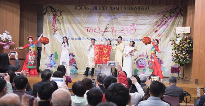 vietnamese community becomes second largest expat group in japan