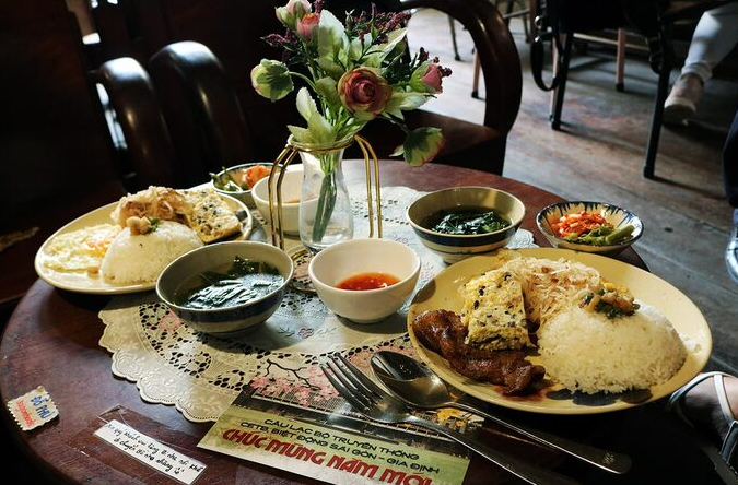 Two unique yet mouthwatering dishes in Saigon Special Force cafe Two unique yet mouthwatering dishes in Saigon Special Force cafe
