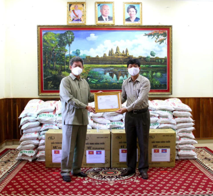 Vietnam Consulate General in Cambodia sent gifts to support Preah Sihanouk against pandemic Vietnam Consulate General in Cambodia sent gifts to support Preah Sihanouk against pandemic