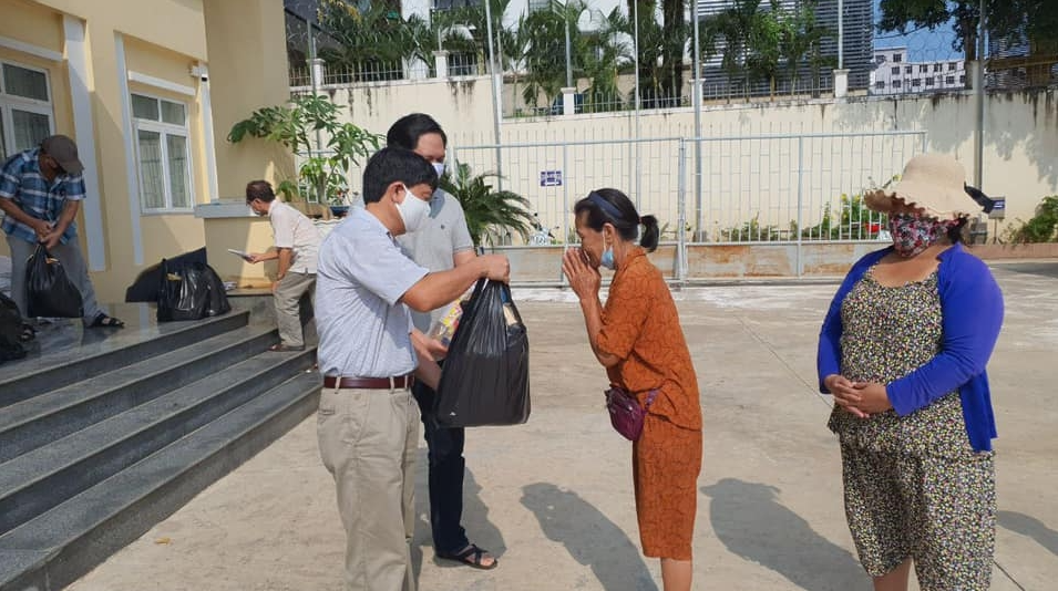 Vietnam Consulate General in Cambodia sent gifts to support Preah Sihanouk against pandemic Vietnam Consulate General in Cambodia sent gifts to support Preah Sihanouk against pandemic