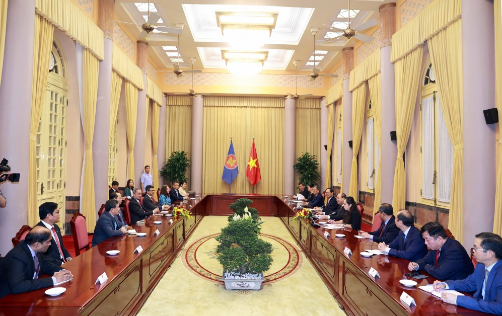 State leader Nguyen Xuan Phuc welcomes ASEAN diplomats State leader Nguyen Xuan Phuc welcomes ASEAN diplomats