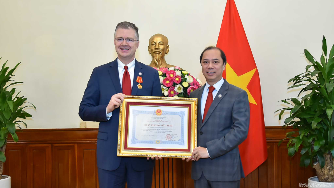 Friendship Order granted to US Ambassador Daniel Kritenbrink Friendship Order granted to US Ambassador Daniel Kritenbrink
