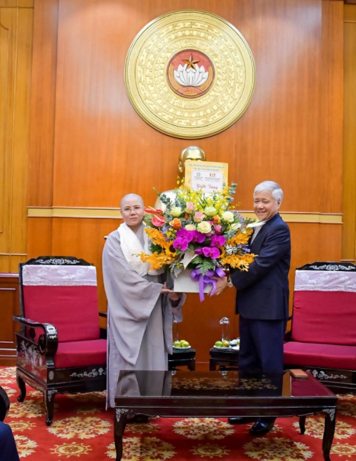 Vietnamese Buddhists in Korea encouraged COVID prevention front forces at southwest border