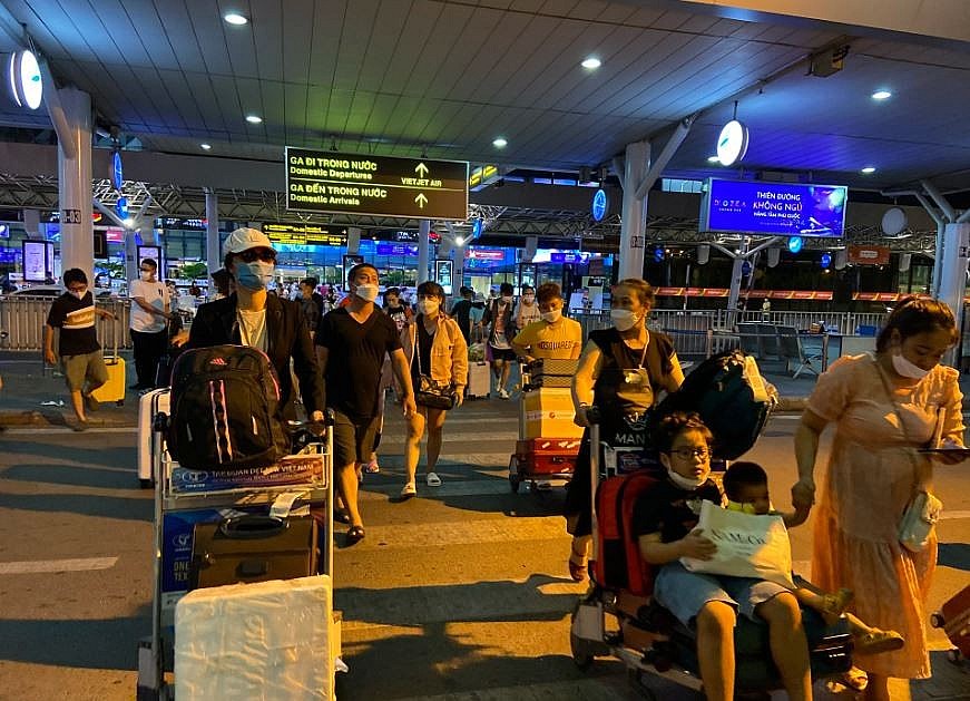 Vietnam Covid-19 Updates (April 12): Daily Local Cases at Over 23,000 Vietnam Covid-19 Updates (April 12): Daily Local Cases at Over 23,000