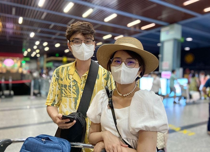 Vietnam Covid-19 Updates (April 12): Daily Local Cases at Over 23,000 Vietnam Covid-19 Updates (April 12): Daily Local Cases at Over 23,000