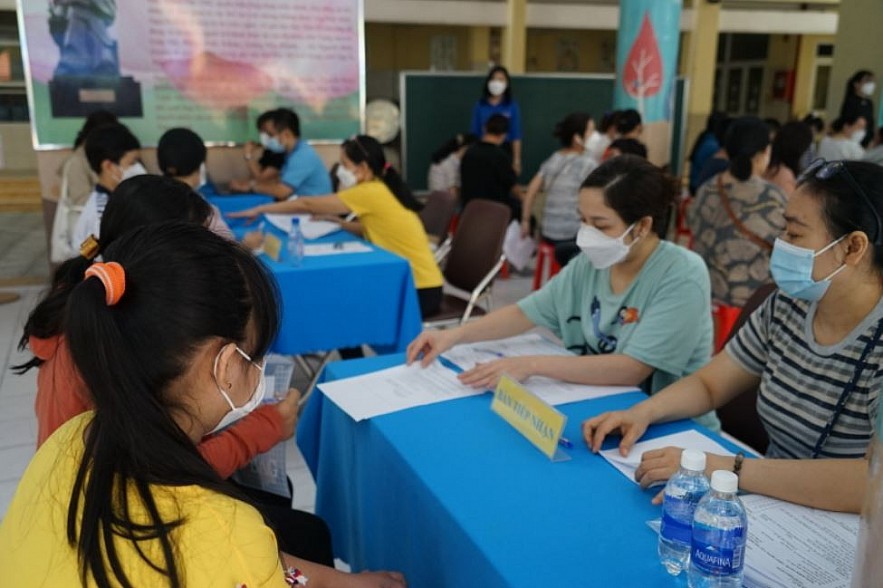 Vietnam Covid-19 Updates (April 20): 24-hour Count Totals Over 13,500 New Cases Vietnam Covid-19 Updates (April 20): 24-hour Count Totals Over 13,500 New Cases