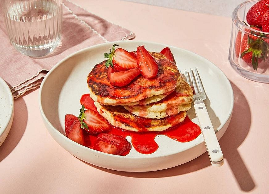 Recipe for Sweet Afternoon Break: Pancake with Strawberry Puree Recipe for Sweet Afternoon Break: Pancake with Strawberry Puree
