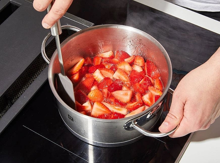 Recipe for Sweet Afternoon Break: Pancake with Strawberry Puree Recipe for Sweet Afternoon Break: Pancake with Strawberry Puree