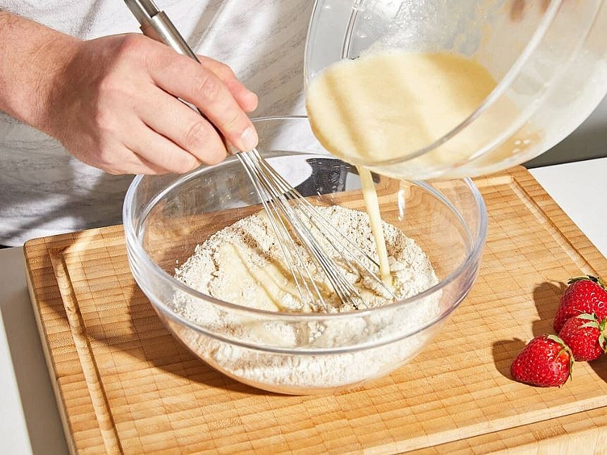 Recipe for Sweet Afternoon Break: Pancake with Strawberry Puree Recipe for Sweet Afternoon Break: Pancake with Strawberry Puree