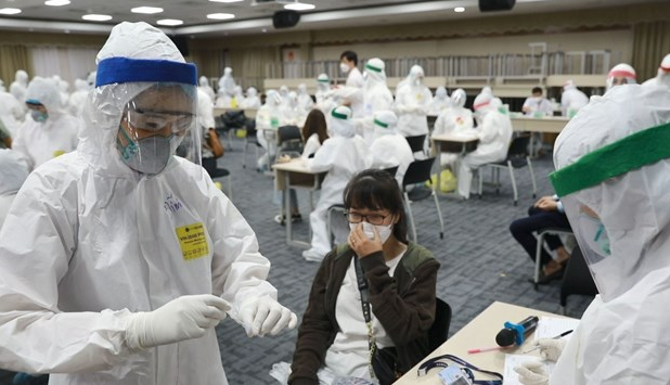 PM urges controlling pandemic outbreaks in Bac Ninh, Bac Giang provinces PM urges controlling pandemic outbreaks in Bac Ninh, Bac Giang provinces