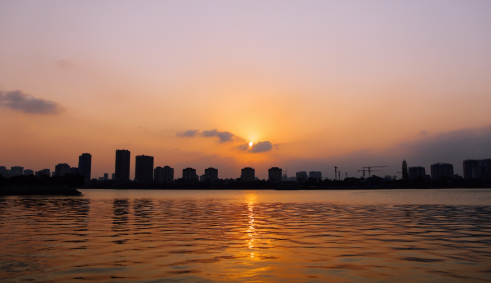 West Lake's mesmerizing sunset scene West Lake's mesmerizing sunset scene