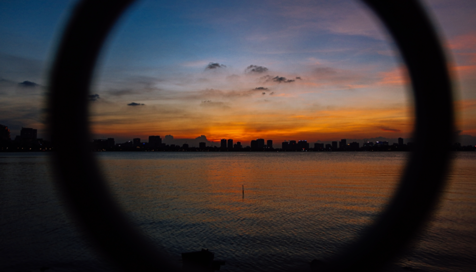 West Lake's mesmerizing sunset scene West Lake's mesmerizing sunset scene