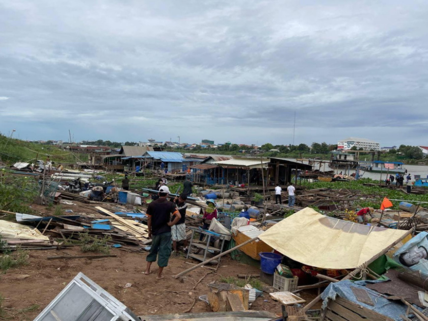 Vietnamese-Cambodians struggle after boat houses dismantled Vietnamese-Cambodians struggle after boat houses dismantled