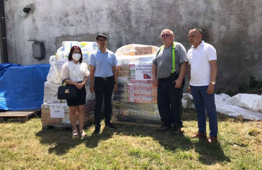 Embassy, community support Vietnamese in Czech hit by biggest tornado in 100 years Embassy, community support Vietnamese in Czech hit by biggest tornado in 100 years