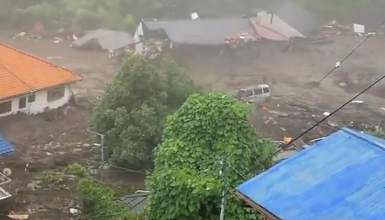 Mudslide Wipes out Homes in Japan: Never Lived Through Anything Like This Mudslide Wipes out Homes in Japan: Never Lived Through Anything Like This
