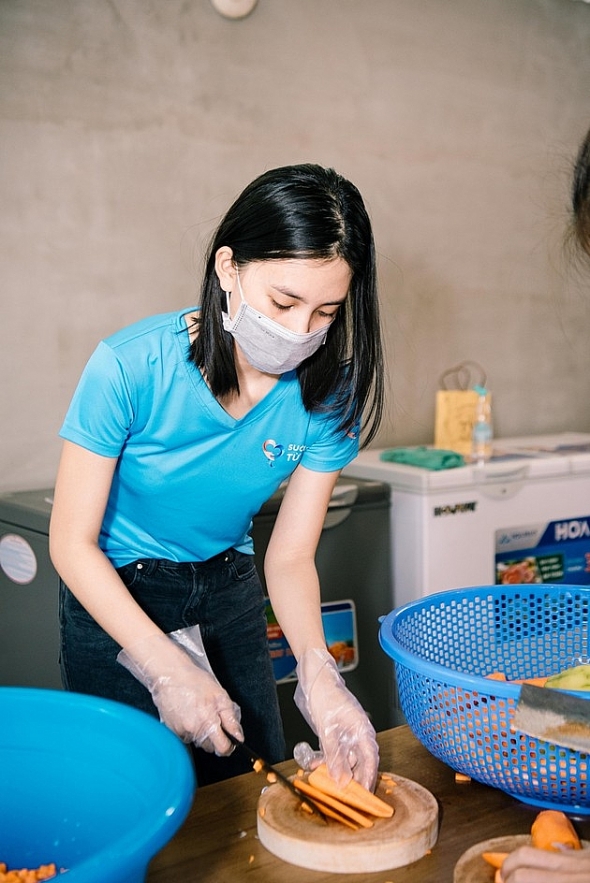 Miss Vietnam beauties lend helping hand to poor people in Ho Chi Minh City Miss Vietnam beauties lend helping hand to poor people in Ho Chi Minh City