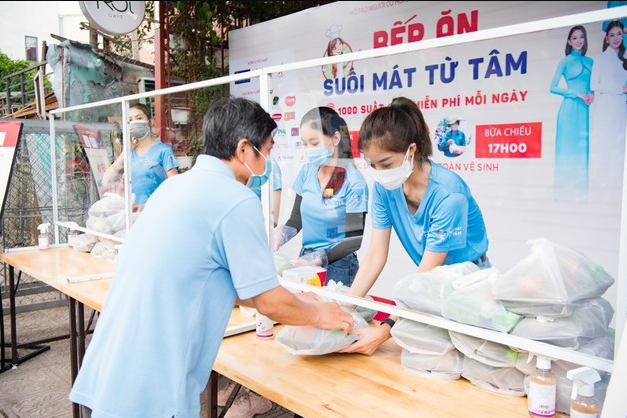 Miss Vietnam beauties lend helping hand to poor people in Ho Chi Minh City Miss Vietnam beauties lend helping hand to poor people in Ho Chi Minh City