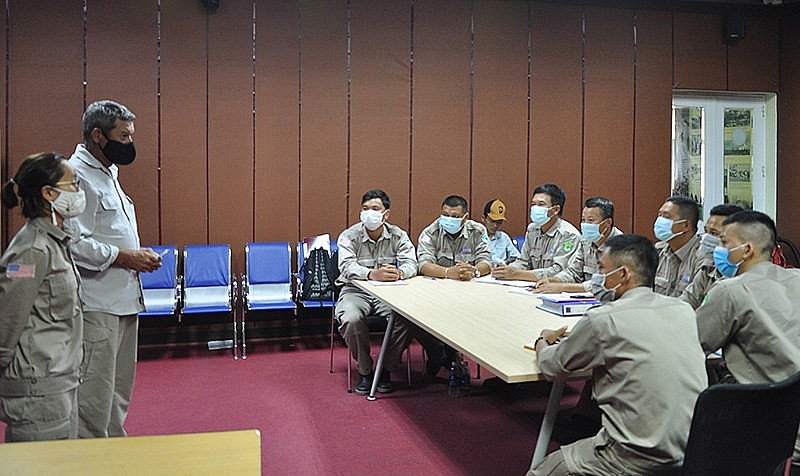 British Teacher Helps Clear Mines: British Teacher Helps Clear Mines: