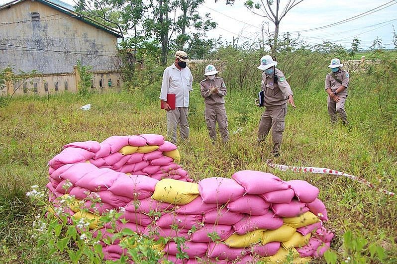 British Teacher Helps Clear Mines: British Teacher Helps Clear Mines: