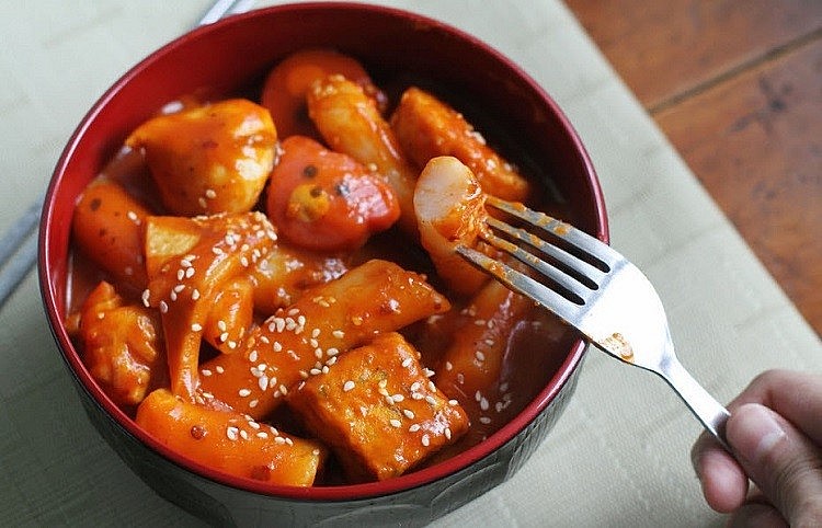 Trending on TikTok: How To Make Tteokbokki From Leftover Rice Trending on TikTok: How To Make Tteokbokki From Leftover Rice