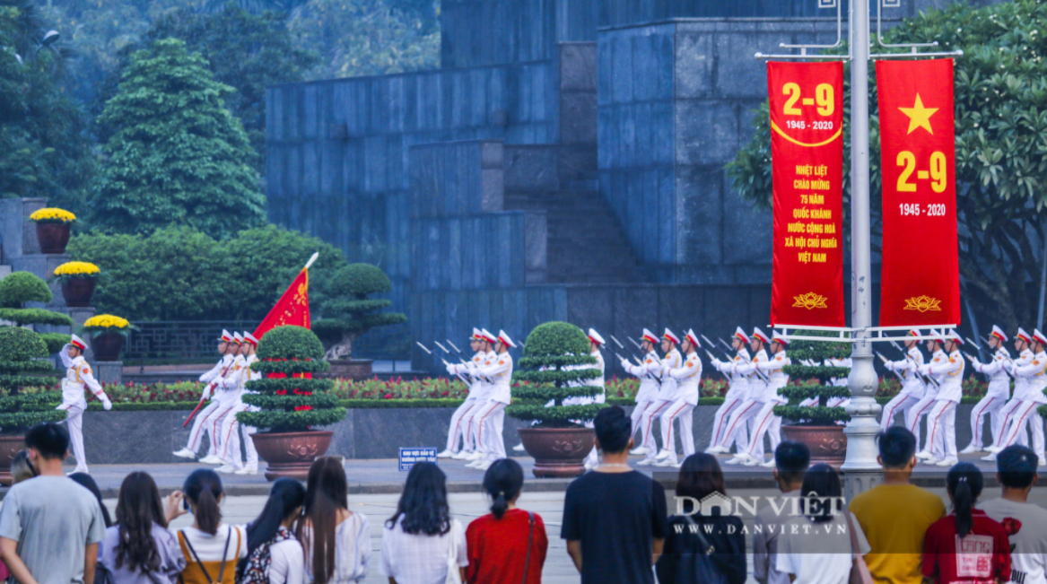 citizens gather at ho chi minh mausoleum to attend flag raising ceremony on national day
