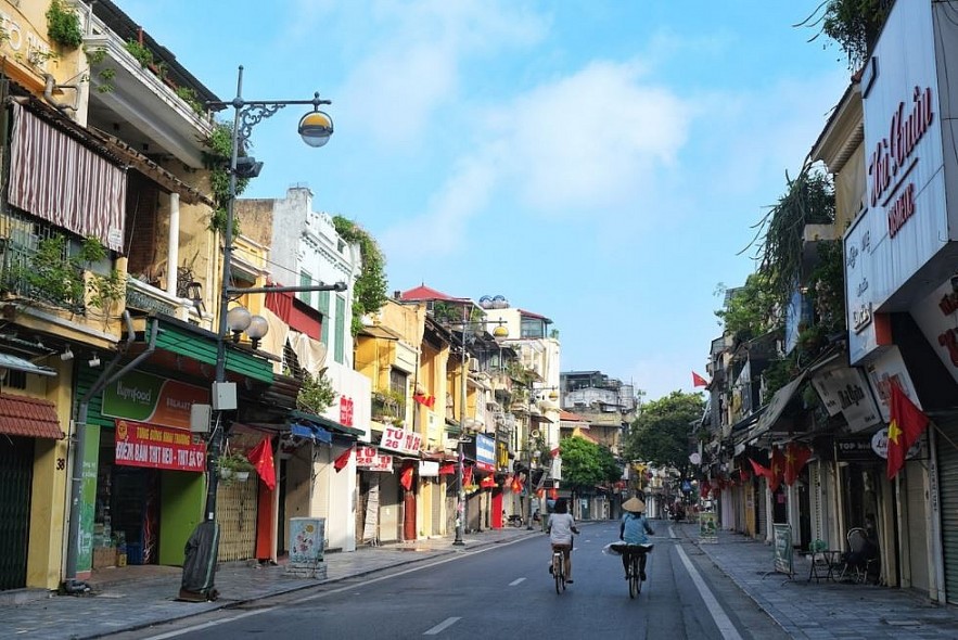 Early Autumn in Vietnamese Tourist Destinations Early Autumn in Vietnamese Tourist Destinations