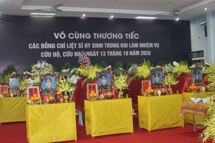 memorial ceremony held for 13 martyrs dying on the rescue road in rao trang 3