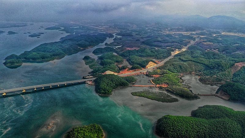 Best Costal Roads in Vietnam Best Costal Roads in Vietnam