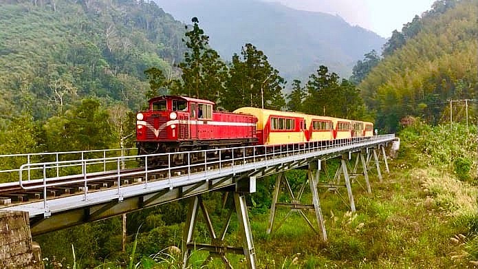 undefined Vietnam's Scenic Train Named in Asian Top 6 Train Journeys for Food, Scenery, Culture