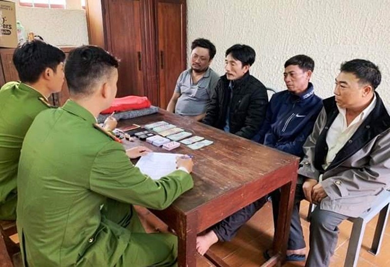 Tin tức pháp luật hôm nay 15/2: Triệt xóa nhóm tín dụng đen cho vay với lãi suất 120%/năm tin tuc phap luat hom nay 152 triet xoa nhom tin dung den cho vay voi lai suat 120nam
