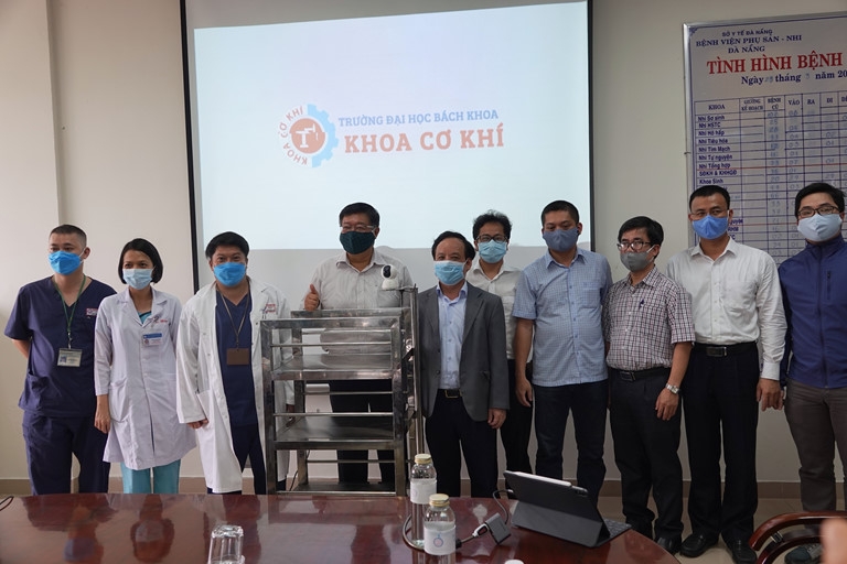 Đà Nẵng: Robot thay nhân viên y tế vào phục vụ khu cách ly Covid-19 da nang robot thay nhan vien y te vao phuc vu khu cach ly covid 19