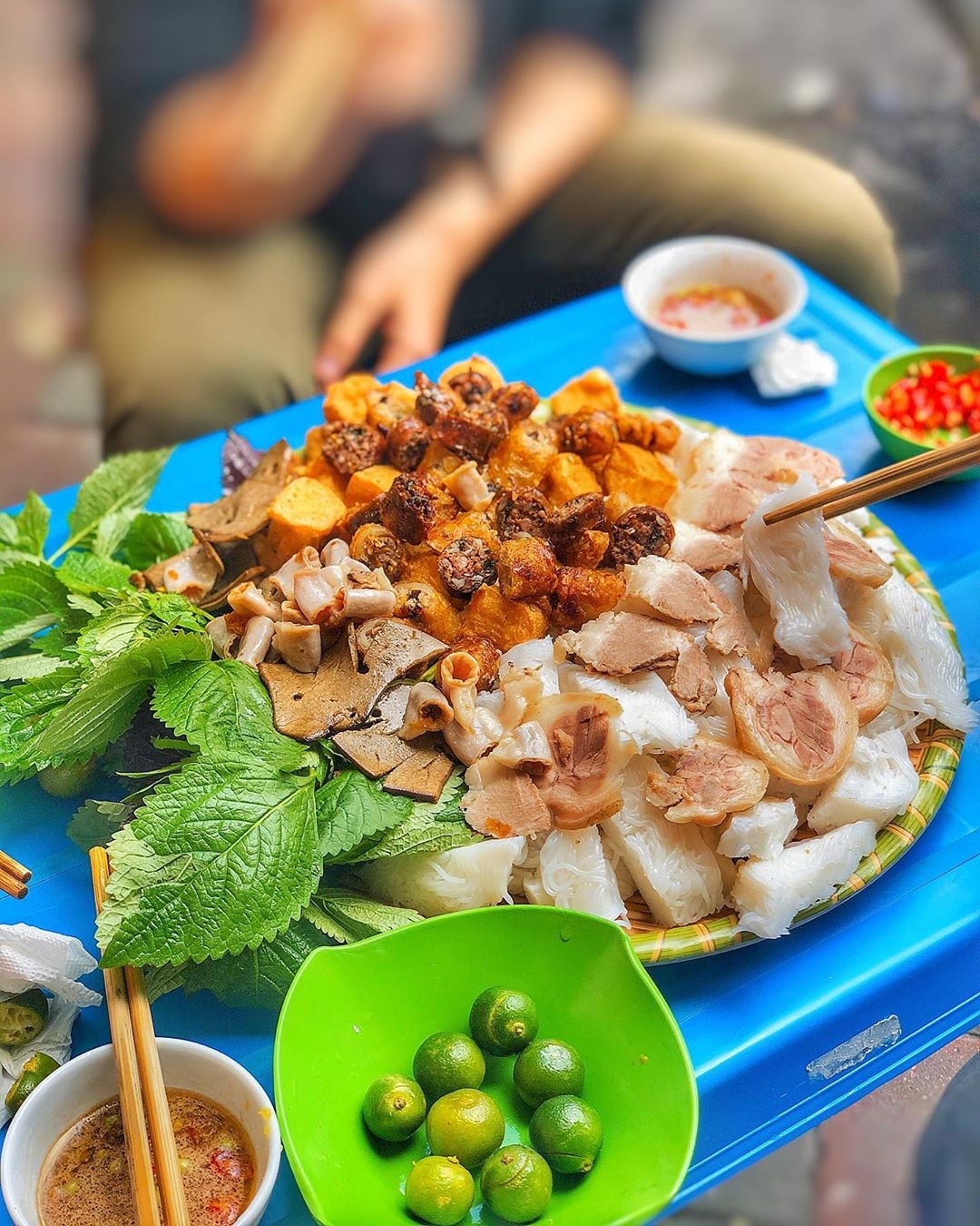 kham pha loat mon bun nguoi noi tieng 3 mien bac trung nam