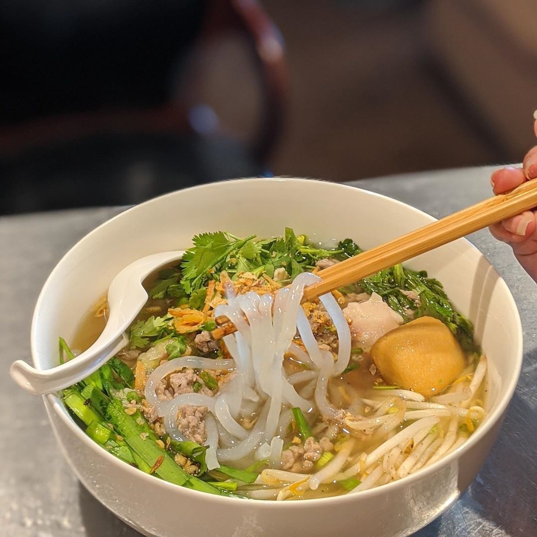 Một ngày lang thang ở Huế trải nghiệm những món ăn hút khách du lịch mot ngay lang thang o hue trai nghiem nhung mon an hut khach du lich