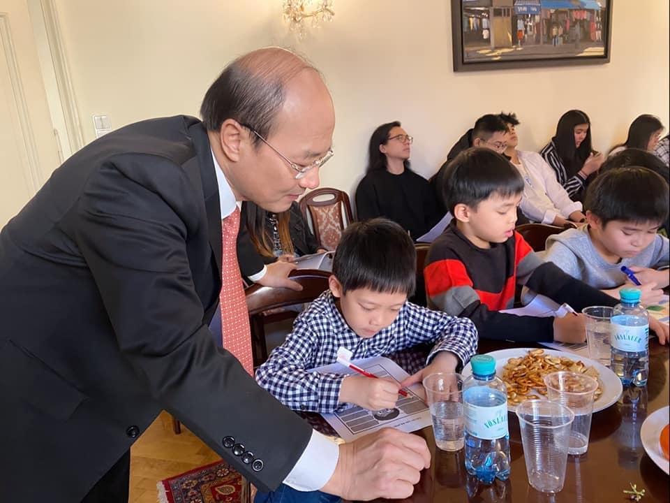 Khai giảng lớp dạy tiếng Việt cho trẻ em Việt Nam tại Thủ đô Viên, Cộng hòa Áo khai giang lop day tieng viet cho tre em cong dong viet nam tai thu do vien cong hoa ao