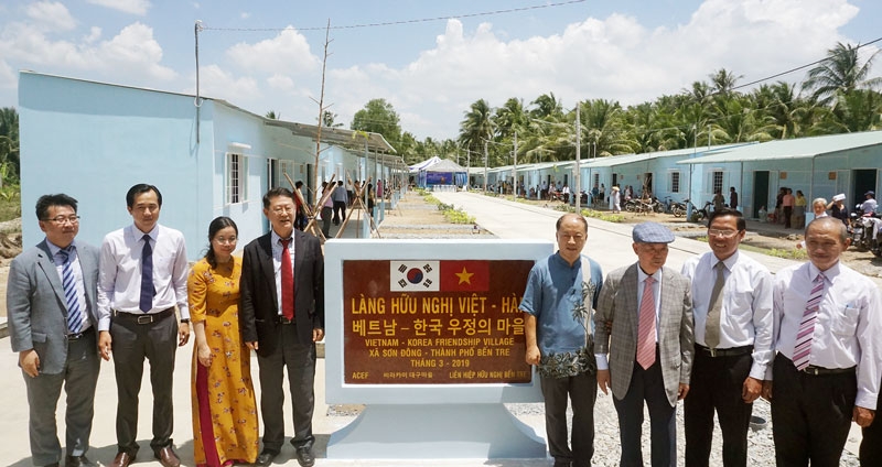 co mot lang huu nghi viet han o ben tre