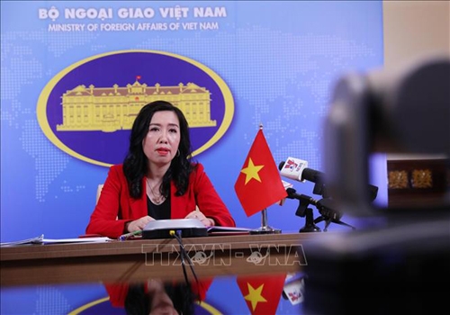 Mọi hoạt động tại quần đảo Hoàng Sa và Trường Sa phải được sự cho phép của Việt Nam Mọi hoạt động tại quần đảo Hoàng Sa và Trường Sa phải được sự cho phép của Việt Nam