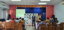 Hội Hàn Kiều tặng kính bảo hộ, nước rửa tay và tiền mặt cho khu vực Thành phố Hồ Chí Minh