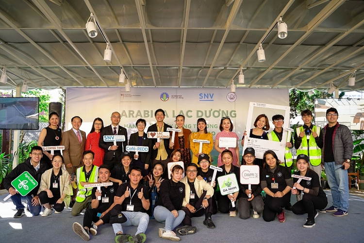 SNV: Dự án cà phê để dân hưởng lợi, xây dựng cảnh quan bền vững và không mất rừng SNV: Dự án cà phê để dân hưởng lợi, xây dựng cảnh quan bền vững và không mất rừng