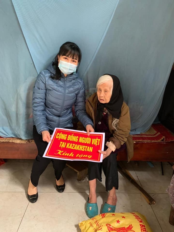 Người Việt tại Kazakhstan hỗ trợ hàng tấn gạo cho người nghèo thành thị chống COVID-19 Người Việt tại Kazakhstan hỗ trợ hàng tấn gạo cho người nghèo thành thị chống COVID-19