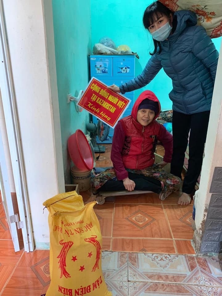 Người Việt tại Kazakhstan hỗ trợ hàng tấn gạo cho người nghèo thành thị chống COVID-19 Người Việt tại Kazakhstan hỗ trợ hàng tấn gạo cho người nghèo thành thị chống COVID-19