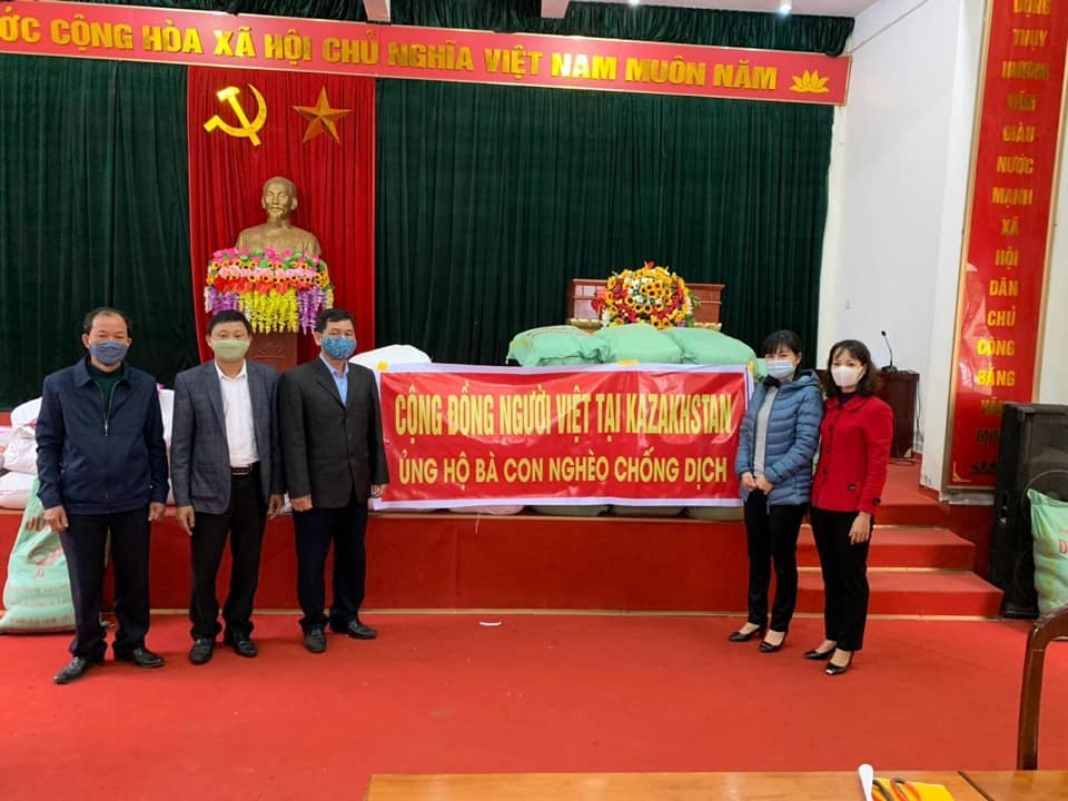 Người Việt tại Kazakhstan hỗ trợ hàng tấn gạo cho người nghèo thành thị chống COVID-19 Người Việt tại Kazakhstan hỗ trợ hàng tấn gạo cho người nghèo thành thị chống COVID-19