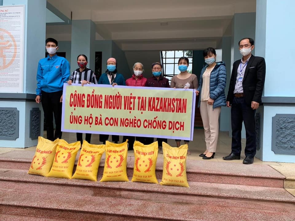Người Việt tại Kazakhstan hỗ trợ hàng tấn gạo cho người nghèo thành thị chống COVID-19 Người Việt tại Kazakhstan hỗ trợ hàng tấn gạo cho người nghèo thành thị chống COVID-19