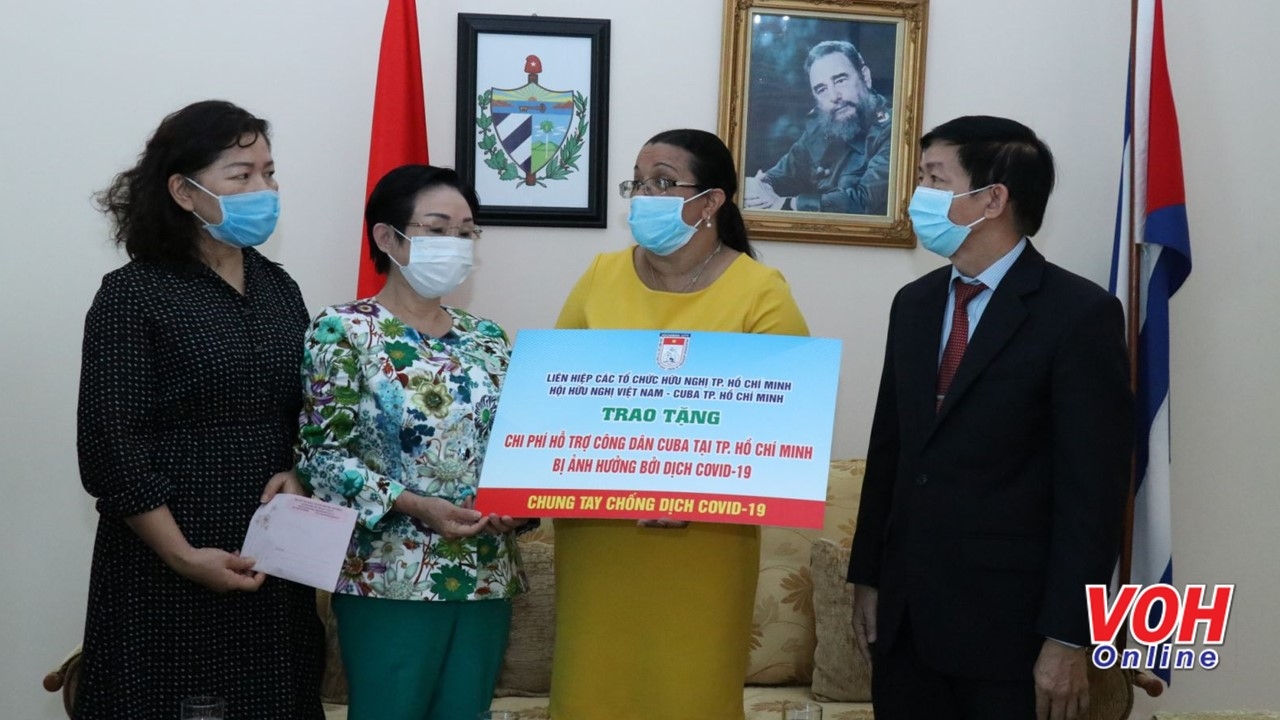 HUFO tặng kinh phí hỗ trợ công dân Cuba tại TP. HCM gặp khó khăn do dịch COVID-19 HUFO tặng kinh phí hỗ trợ công dân Cuba tại TP. HCM gặp khó khăn do dịch COVID-19