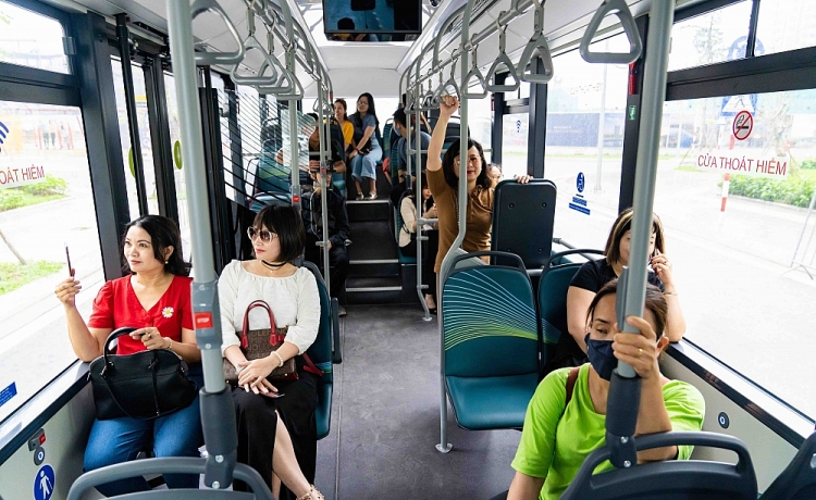 Háo hức khám phá xe buýt điện đầu tiên tại Việt Nam với những trải nghiệm “cực chất” Háo hức khám phá xe buýt điện đầu tiên tại Việt Nam với những trải nghiệm “cực chất”