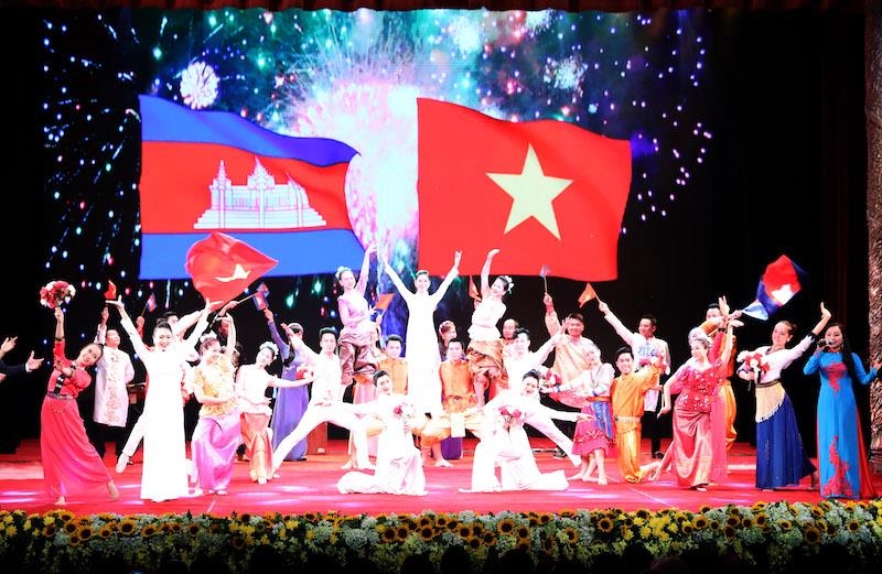 Một số thành tựu nổi bật trong quan hệ Việt Nam - Campuchia Một số thành tựu nổi bật trong quan hệ Việt Nam - Campuchia