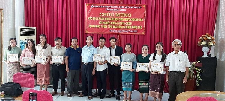 Thái Bình trao bằng tốt nghiệp cho 48 tân bác sỹ y khoa Lào Campuchia thai binh trao bang tot nghiep cho 48 tan bac sy y khoa lao campuchia