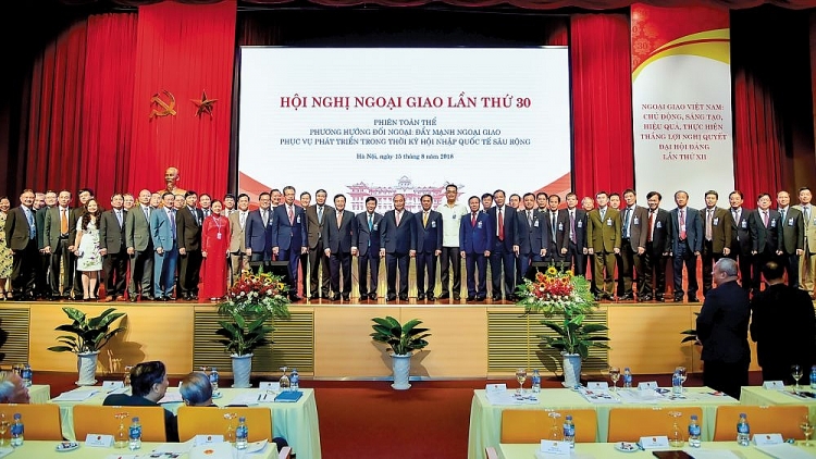 ngoai giao viet nam 75 nam dong hanh cung dan toc phung su to quoc phung su nhan dan
